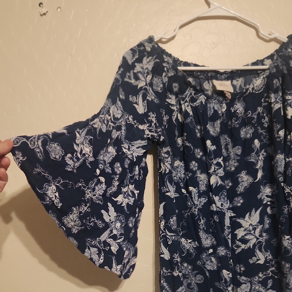 Elegant Navy Floral Women's Blouse - Picture 4 of 8